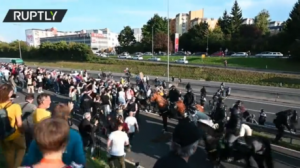 Read more about the article Slovenian police use tear gas & water cannon as rally against Covid-19 pass mandate gets chaotic (VIDEO)