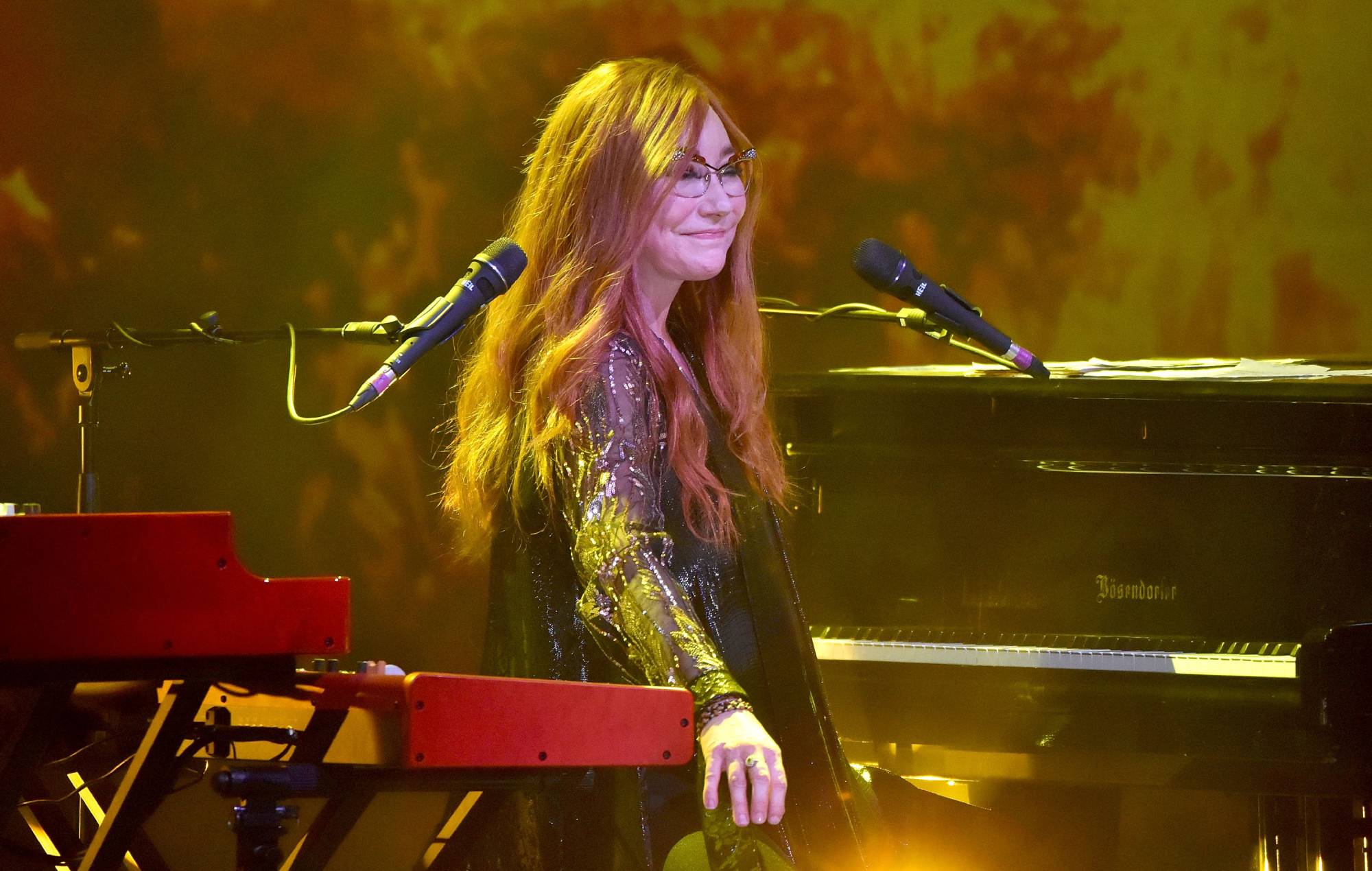 You are currently viewing Listen to Tori Amos’ breezy new single ‘Speaking With Trees’