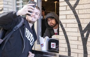 Read more about the article Eminem surprises fans at opening of Mom’s Spaghetti restaurant in Detroit