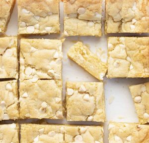 Read more about the article White Chocolate Blondies